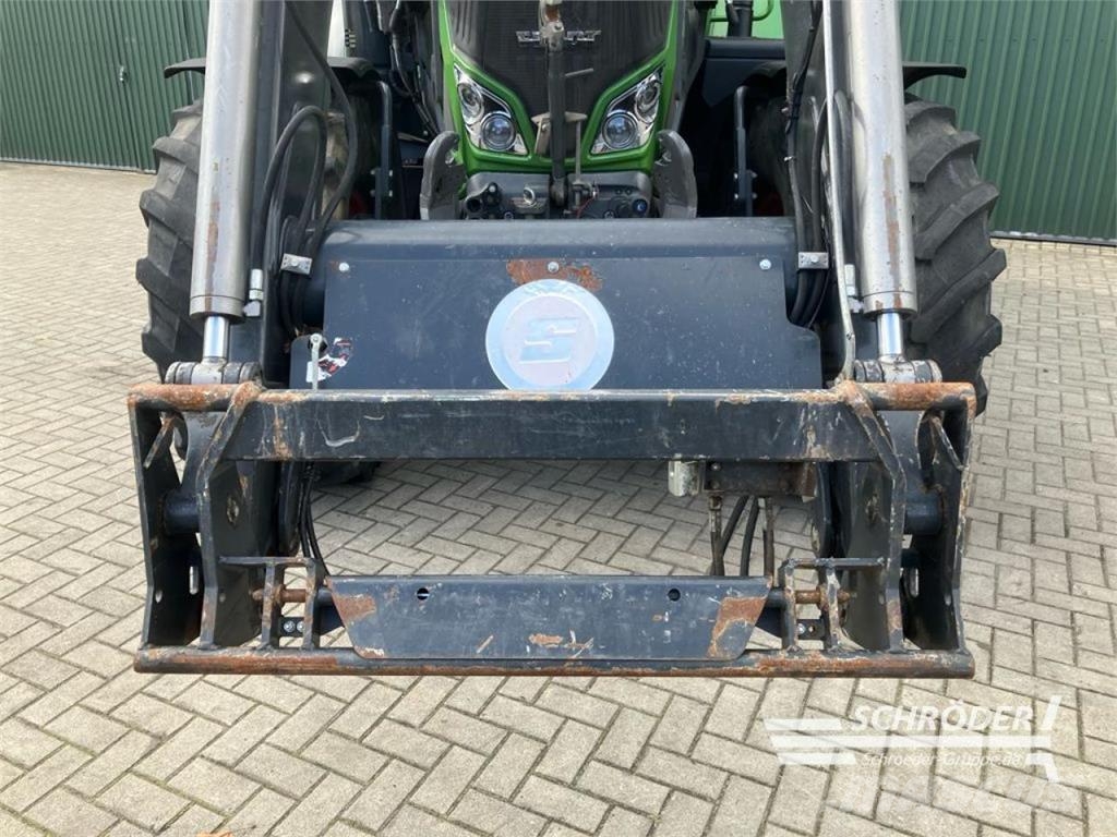Fendt 724 S4 PROFI PLUS + STOLL FZ 60.1 Трактори