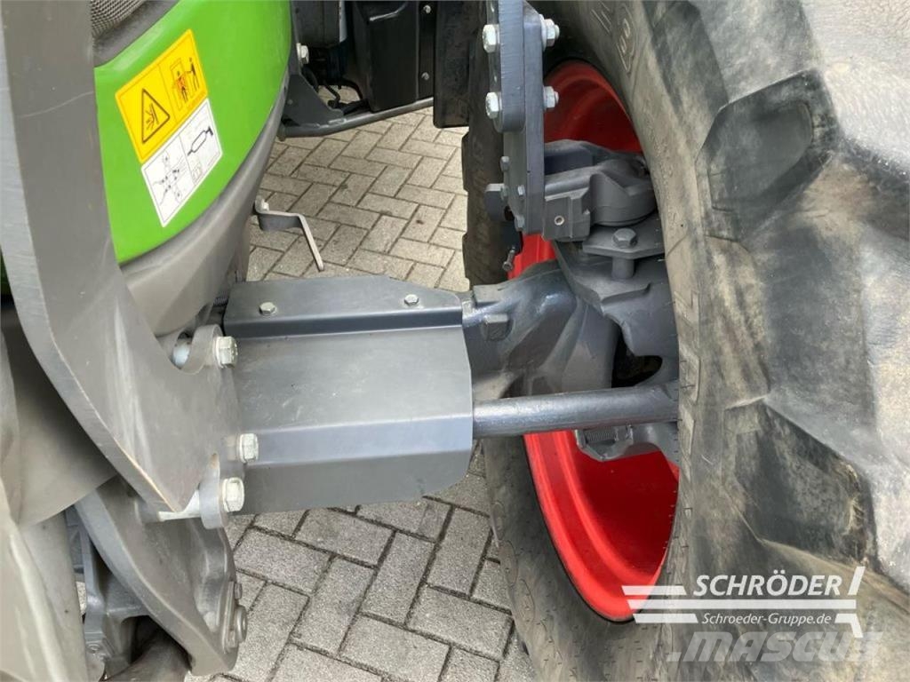 Fendt 724 S4 PROFI PLUS + STOLL FZ 60.1 Трактори