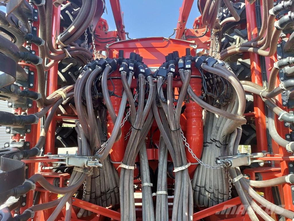 Horsch Pronto 8 DC مثاقيب مدمجة