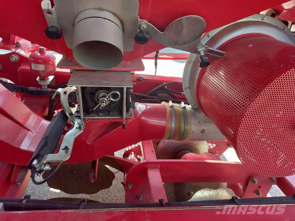 Horsch Pronto 8 DC مثاقيب مدمجة