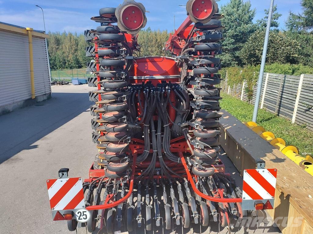Horsch Pronto 8 DC مثاقيب مدمجة