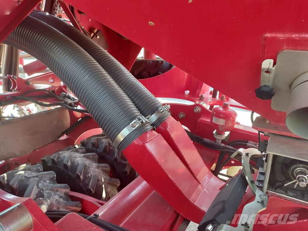 Horsch Pronto 8 DC مثاقيب مدمجة