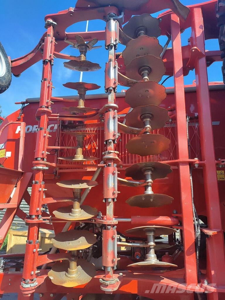 Horsch Pronto 8 DC مثاقيب مدمجة