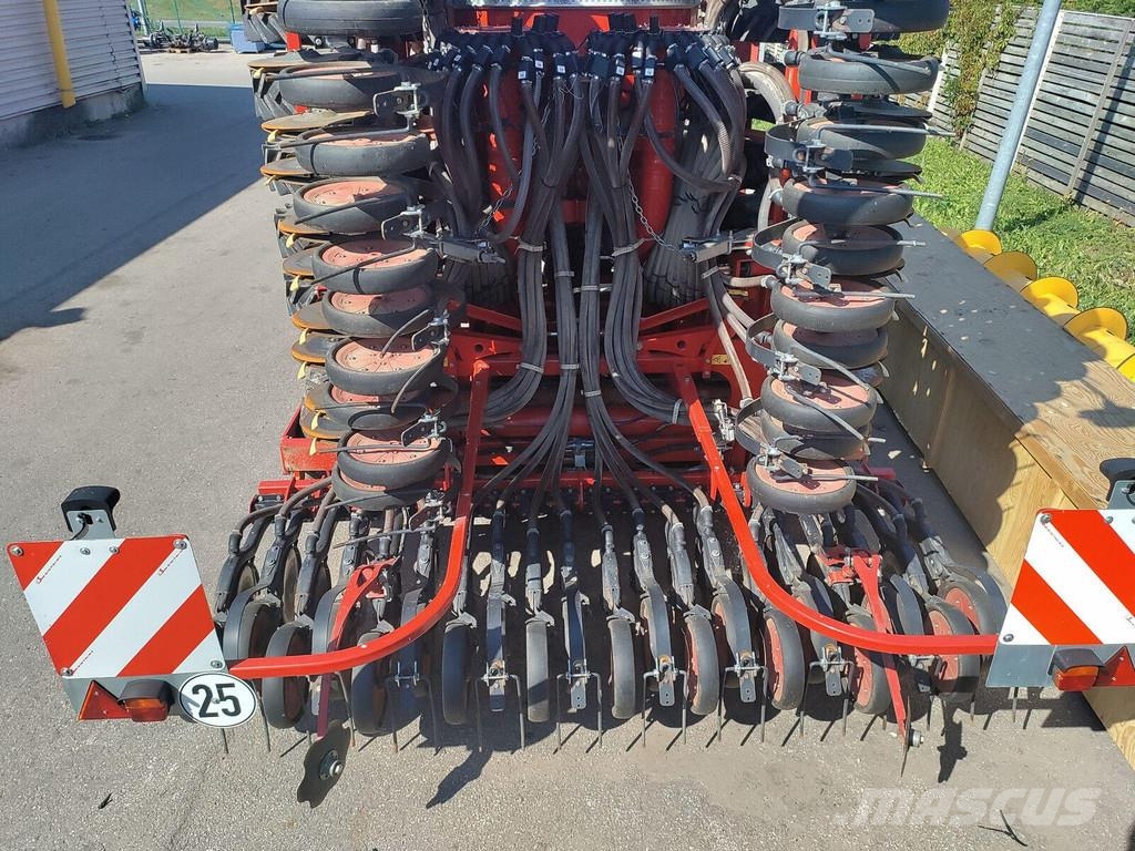 Horsch Pronto 8 DC مثاقيب مدمجة