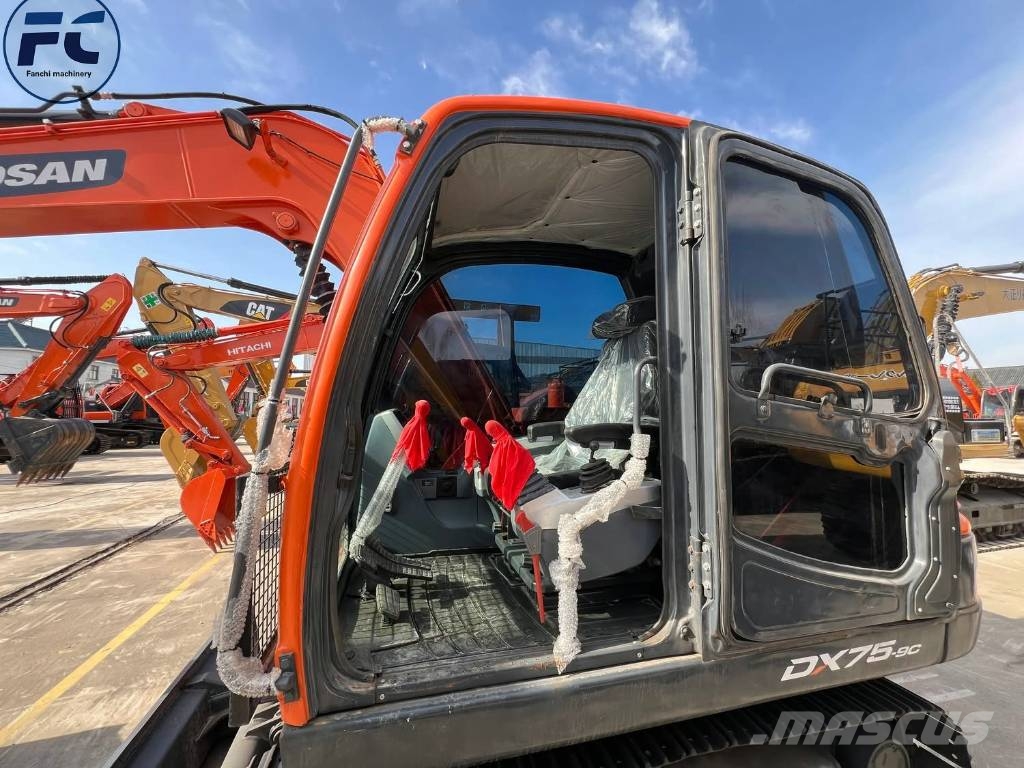Doosan DX 75-9 C 大型油圧ショベル12t以上（パワーショベル・ユンボ）
