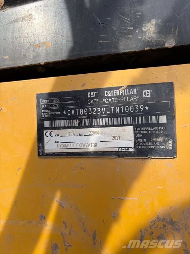CAT 323 Vikšriniai ekskavatoriai