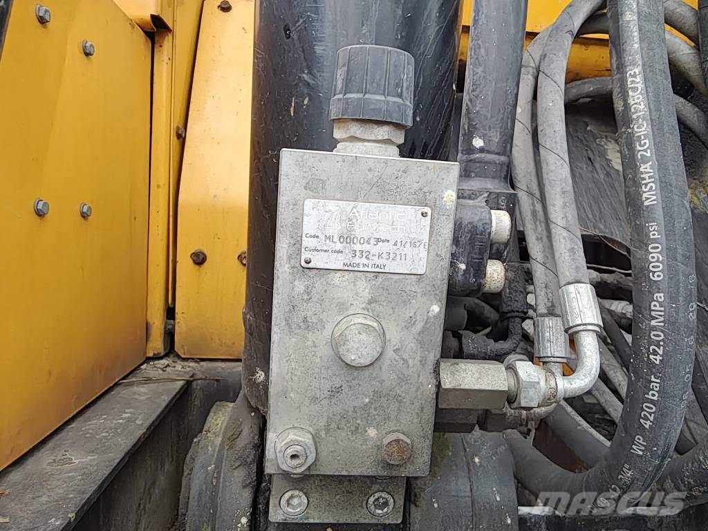 JCB JS 220 LC + T4F 大型油圧ショベル12t以上（パワーショベル・ユンボ）