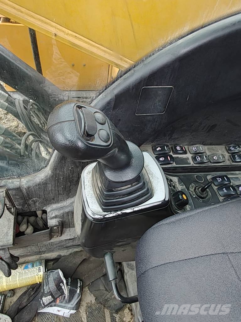 JCB JS 220 LC + T4F 大型油圧ショベル12t以上（パワーショベル・ユンボ）
