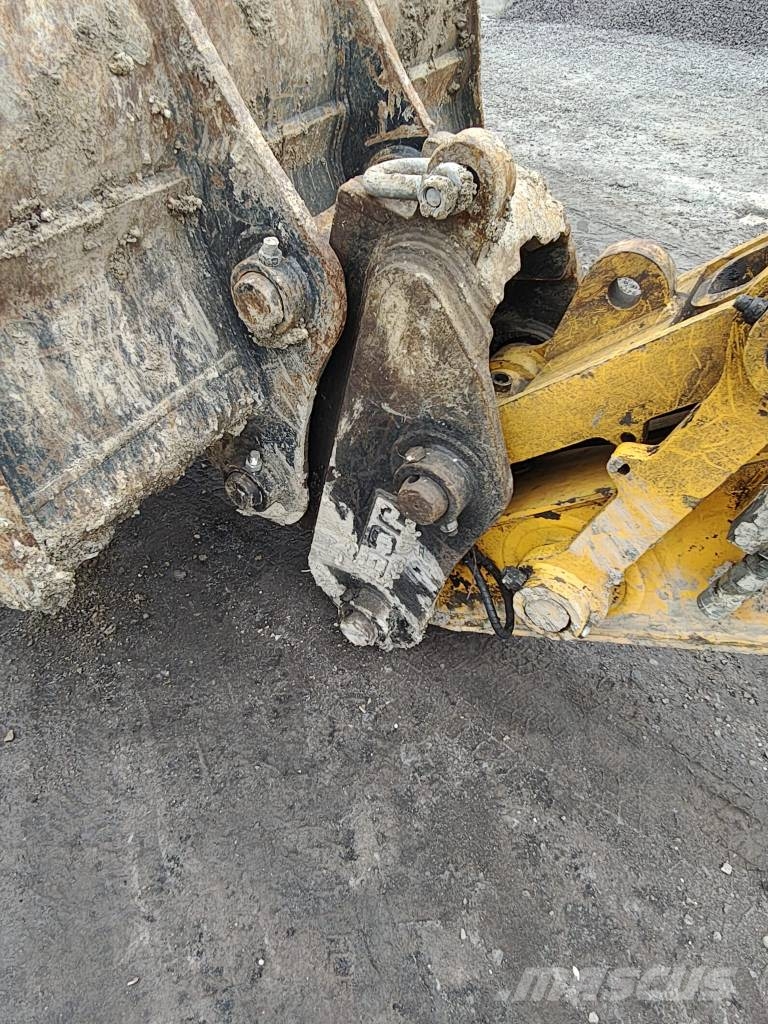 JCB JS 220 LC + T4F 大型油圧ショベル12t以上（パワーショベル・ユンボ）