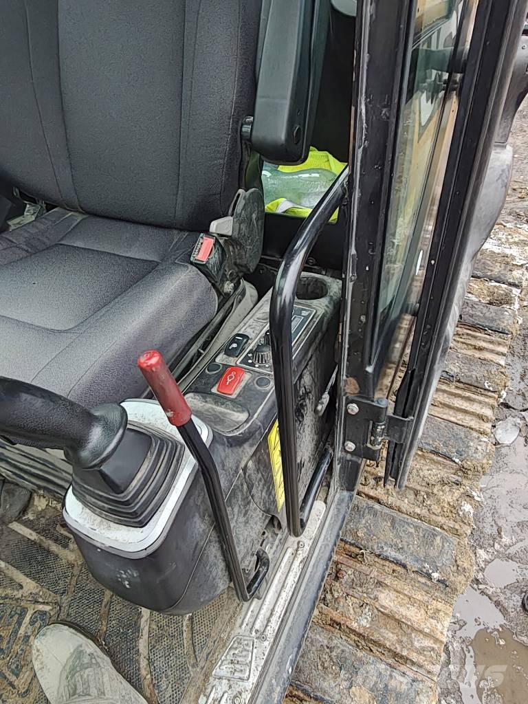 JCB JS 220 LC + T4F 大型油圧ショベル12t以上（パワーショベル・ユンボ）
