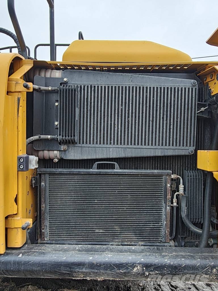JCB JS 220 LC + T4F 大型油圧ショベル12t以上（パワーショベル・ユンボ）