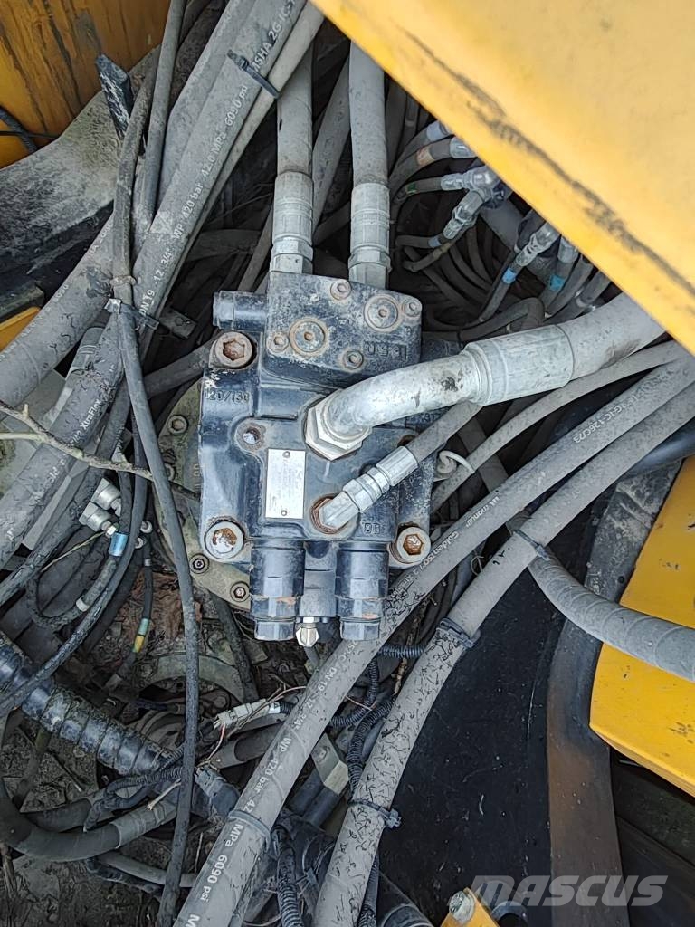 JCB JS 220 LC + T4F 大型油圧ショベル12t以上（パワーショベル・ユンボ）
