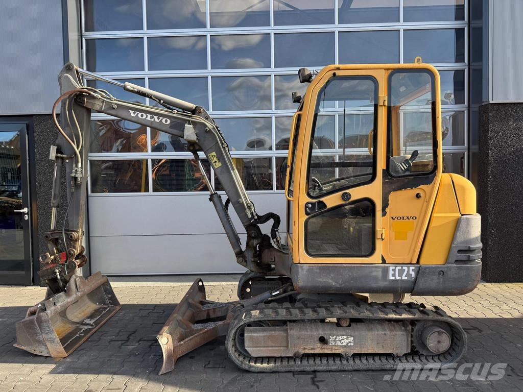 Volvo EC25 Mini excavators < 7t (Mini diggers)