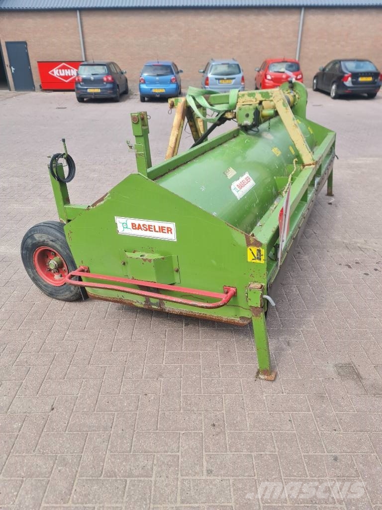 Baselier LKB 320 видаляють бадилля