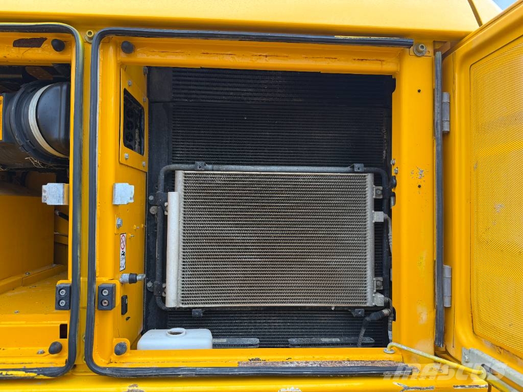 JCB 220X-LC - Quick Coupler / Automatic Greasing Excavadoras sobre orugas