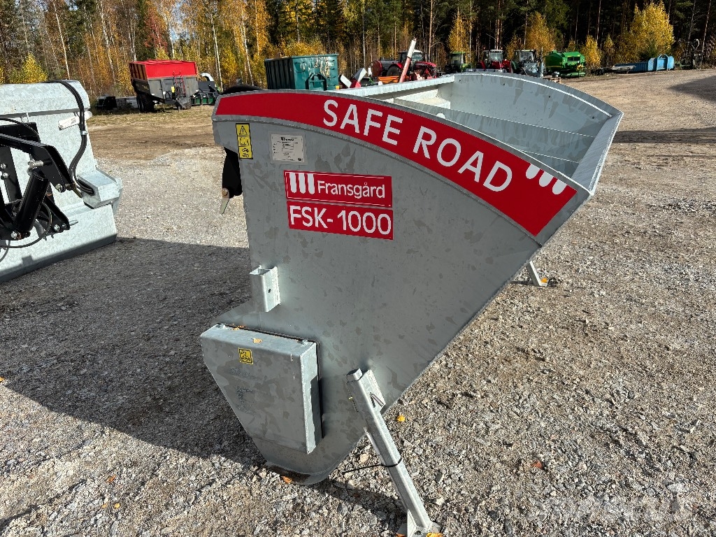Fransgård Sandspridare 1000 liter 1500 liter Hiekan- ja suolanlevittimet