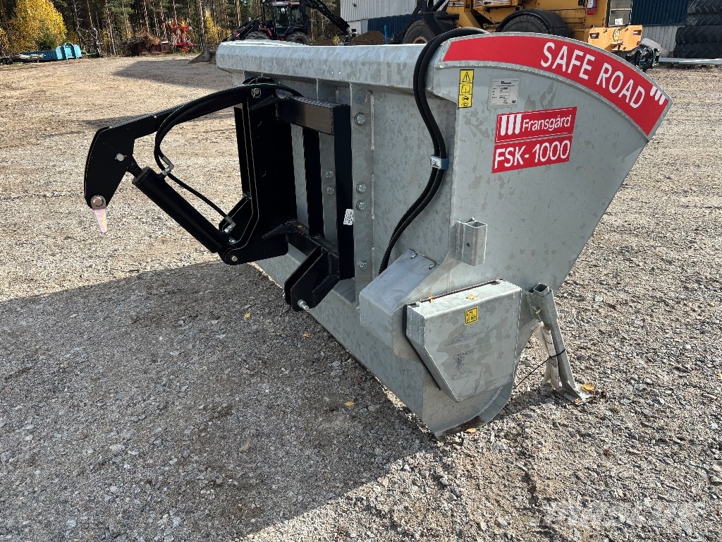 Fransgård Sandspridare 1000 liter 1500 liter Hiekan- ja suolanlevittimet