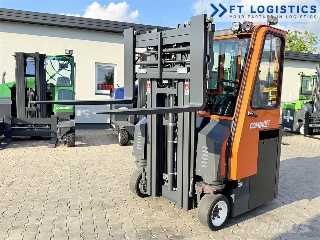 Combilift CBE2500 | ELECTRIC | TRIPLEX 4900MM | FORK POSITIO Carrello elevatore retrattile a 4 vie