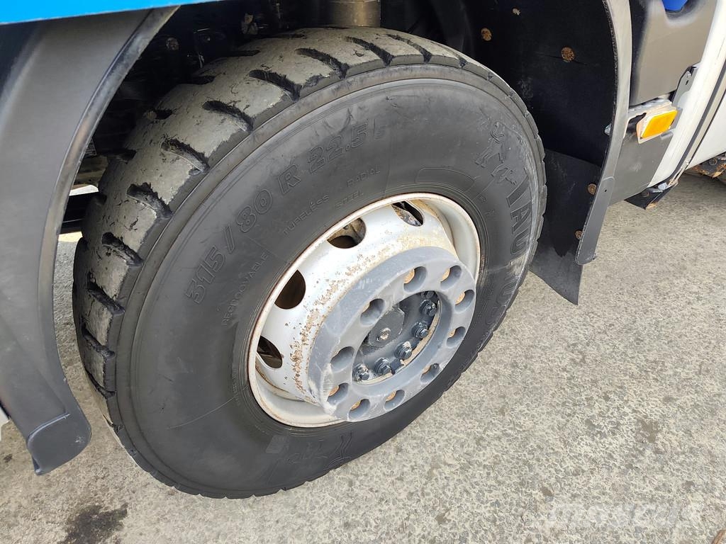 Iveco AD410T 8x4 kipper . Kiper tovornjaki