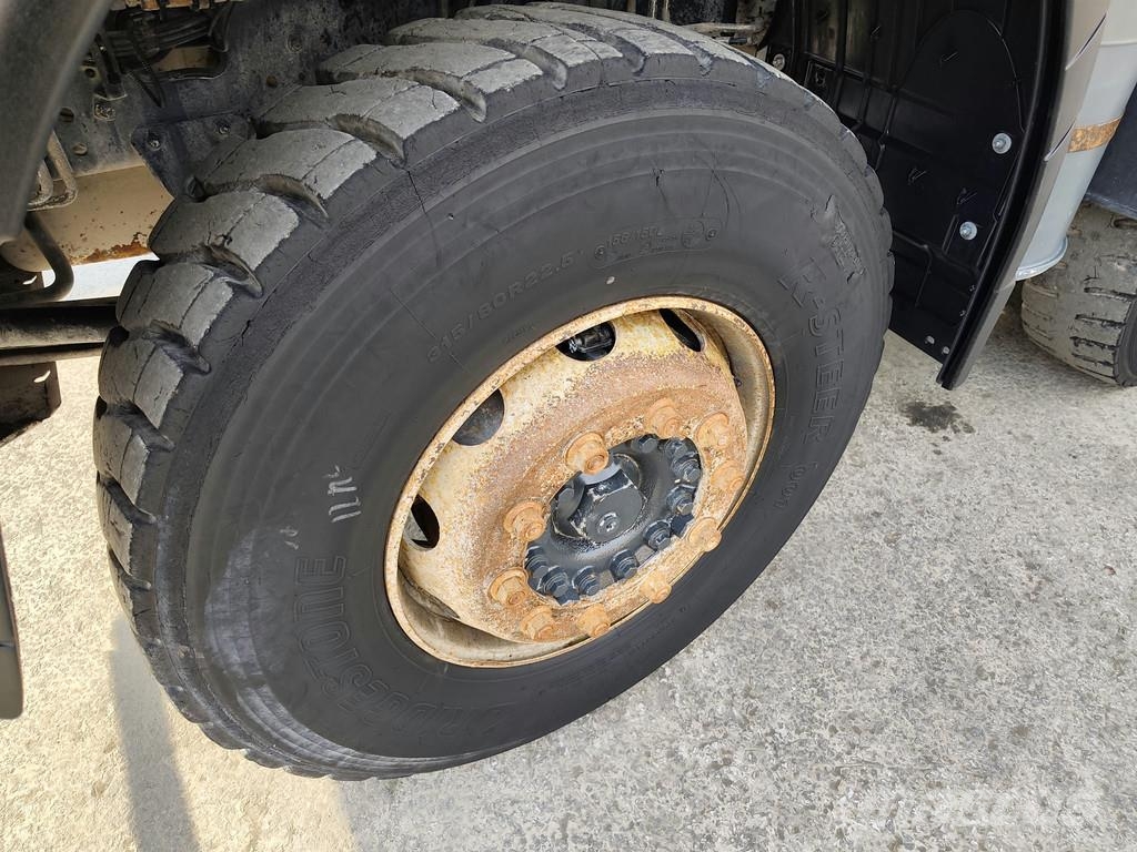 Iveco AD410T 8x4 kipper . Kiper tovornjaki