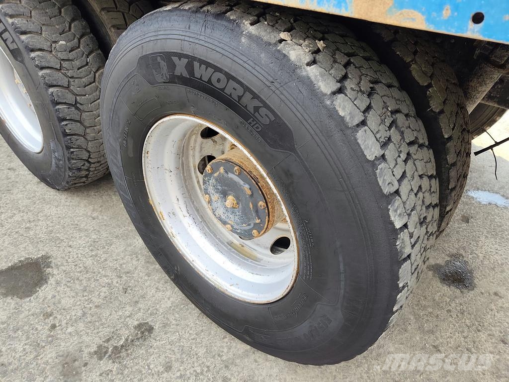 Iveco AD410T 8x4 kipper . Kiper tovornjaki