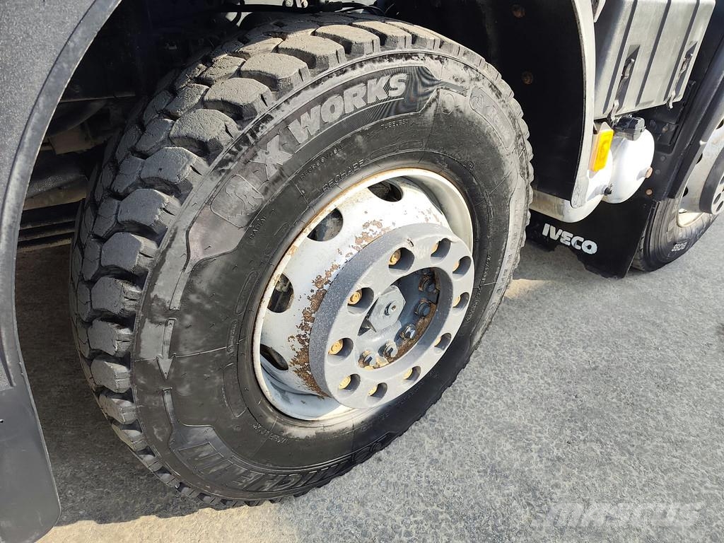 Iveco AD410T 8x4 kipper . Kiper tovornjaki