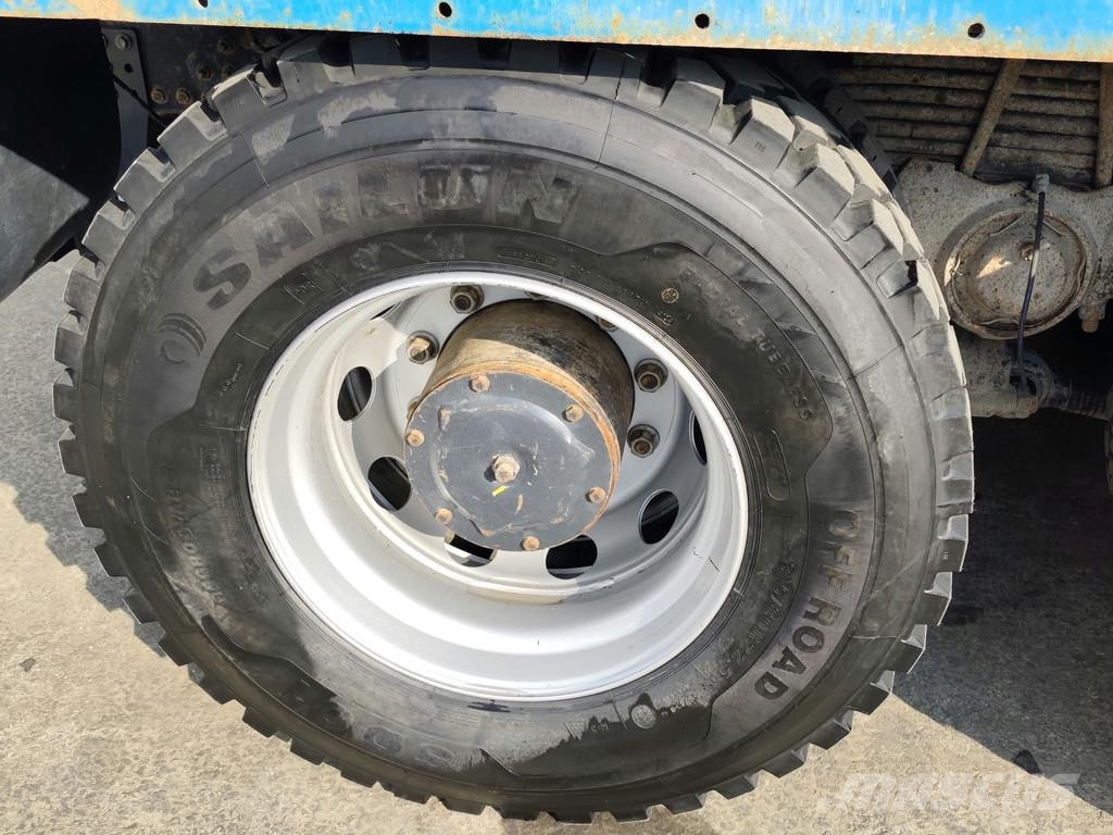 Iveco AD410T 8x4 kipper . Kiper tovornjaki