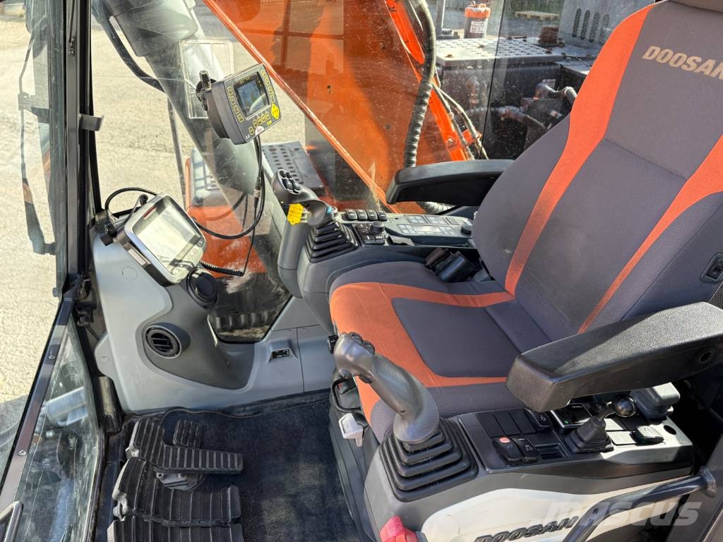 Doosan DX140 LC-5 grävmaskin, rototilt med grip Crawler excavators