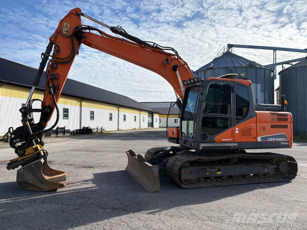 Doosan DX140 LC-5 grävmaskin, rototilt med grip Crawler excavators