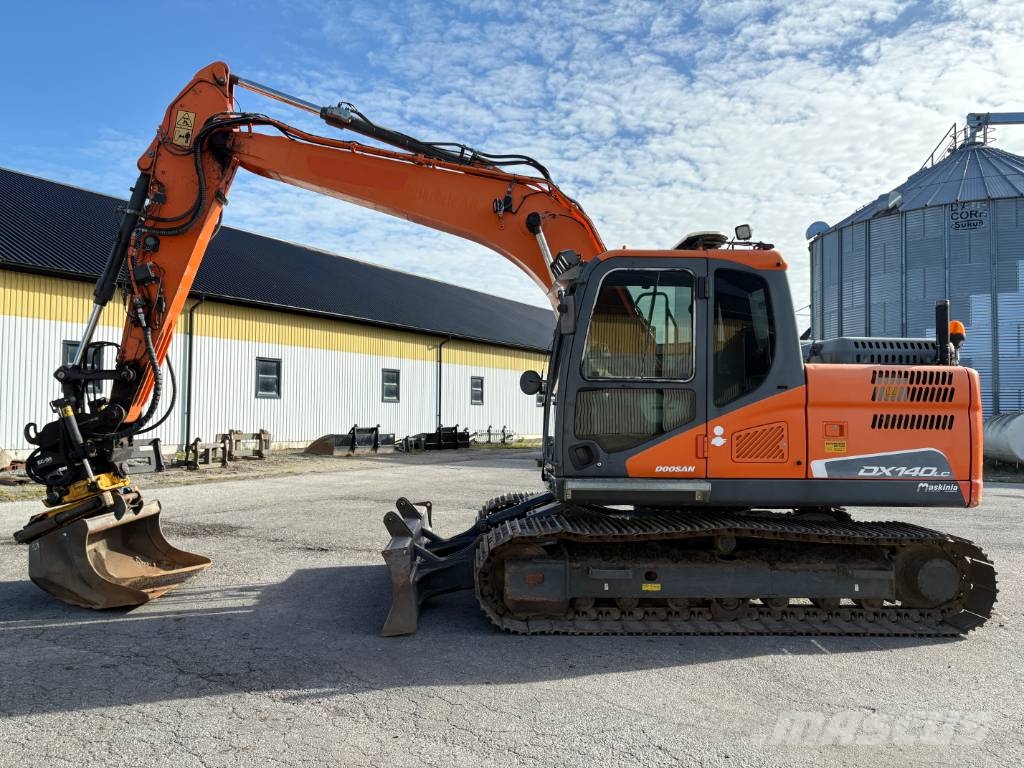 Doosan DX140 LC-5 grävmaskin, rototilt med grip Crawler excavators