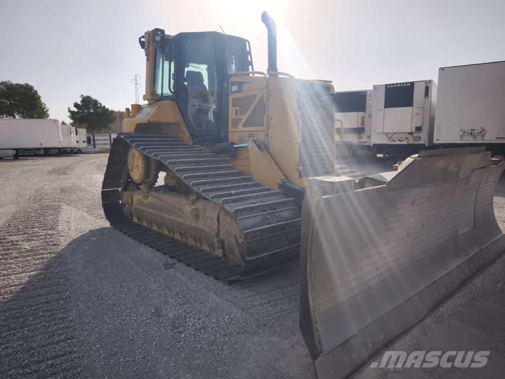 CAT D 6 N LGP بلدوزرات مجنزرة