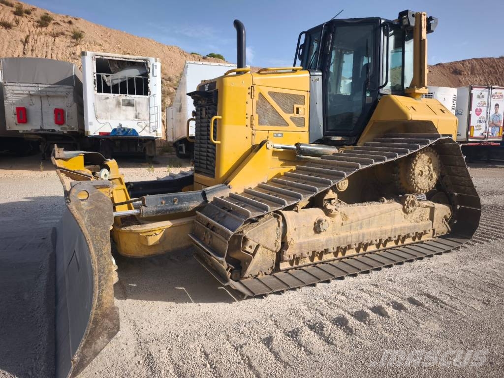 CAT D 6 N LGP بلدوزرات مجنزرة