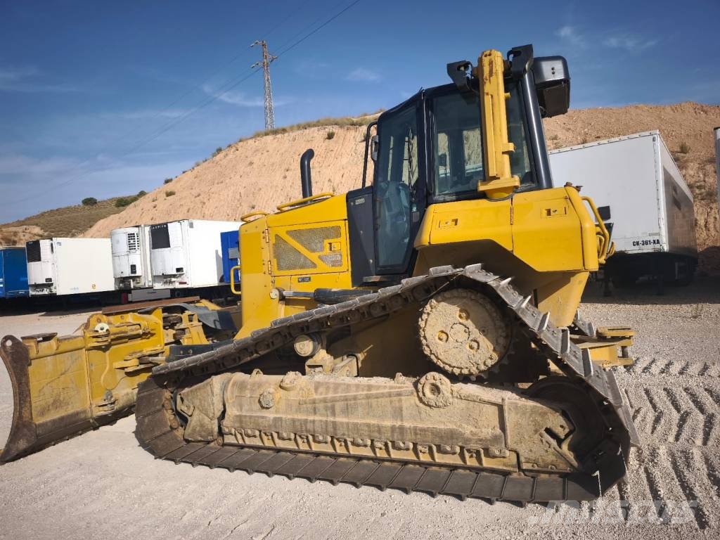 CAT D 6 N LGP بلدوزرات مجنزرة