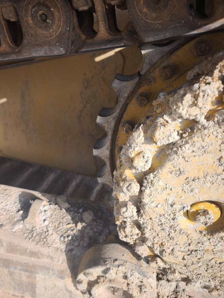 CAT D 6 N LGP بلدوزرات مجنزرة