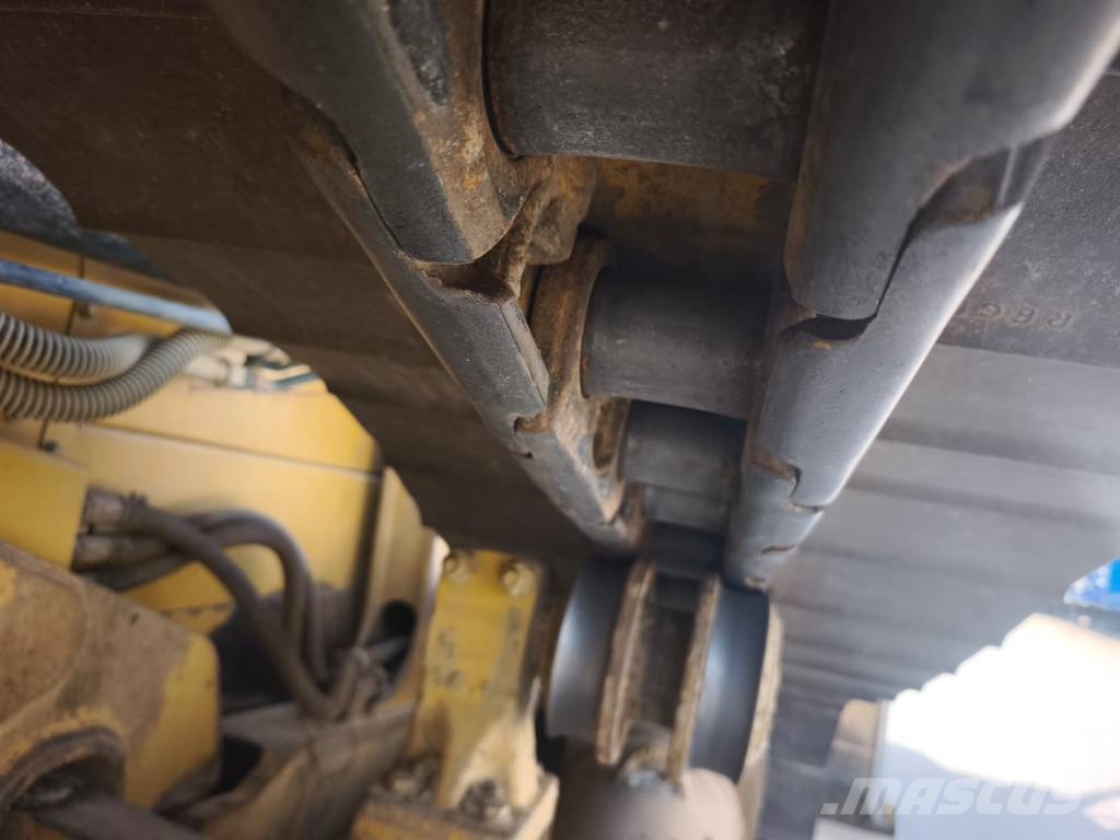 CAT D 6 N LGP بلدوزرات مجنزرة