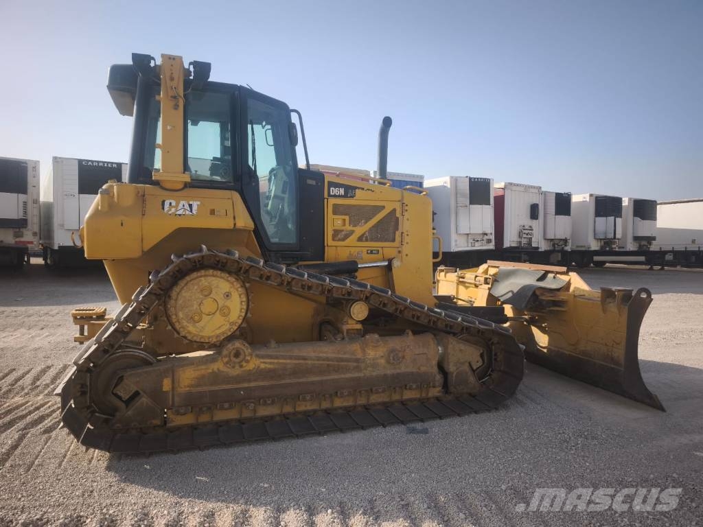 CAT D 6 N LGP بلدوزرات مجنزرة