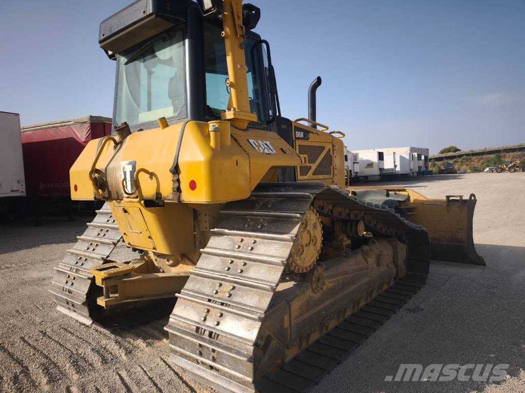 CAT D 6 N LGP بلدوزرات مجنزرة