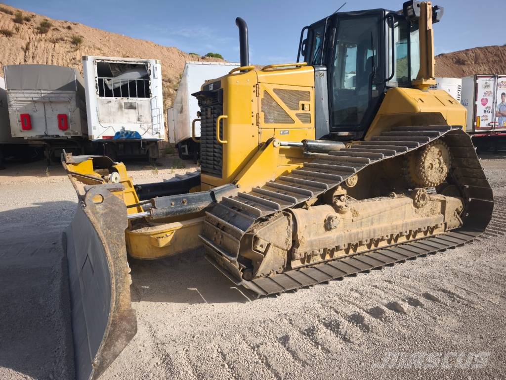 CAT D 6 N LGP بلدوزرات مجنزرة