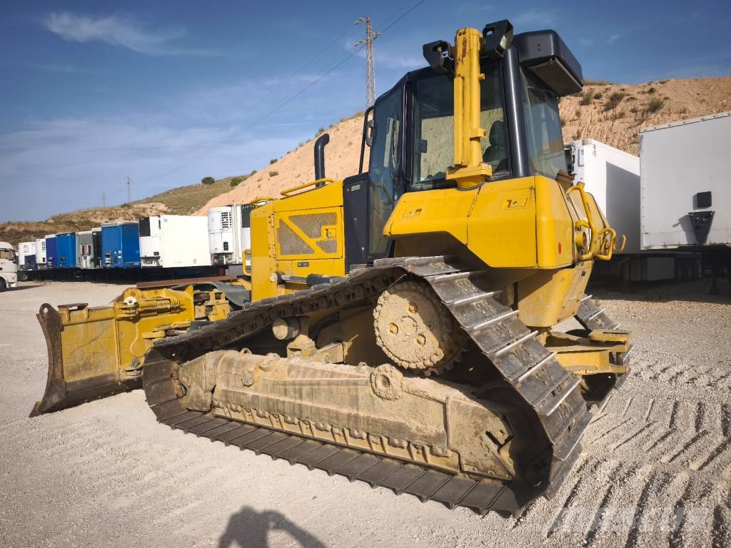 CAT D 6 N LGP بلدوزرات مجنزرة