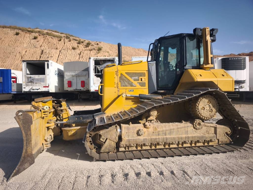 CAT D 6 N LGP بلدوزرات مجنزرة