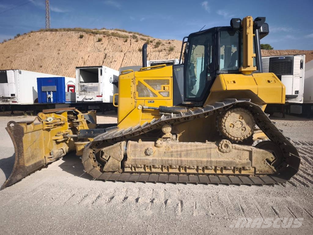 CAT D 6 N LGP بلدوزرات مجنزرة