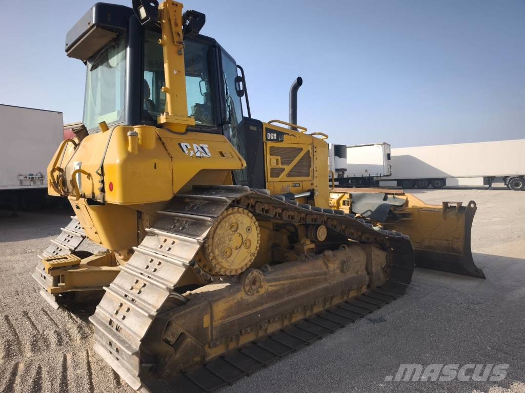 CAT D 6 N LGP بلدوزرات مجنزرة