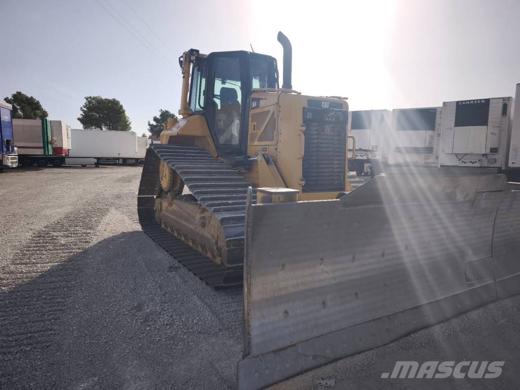 CAT D 6 N LGP بلدوزرات مجنزرة