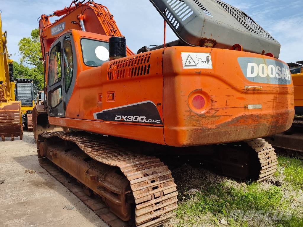 Doosan DX 300 大型油圧ショベル12t以上（パワーショベル・ユンボ）