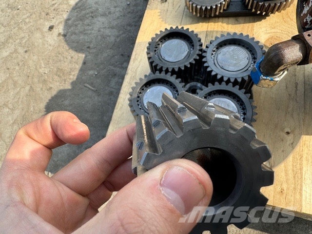 O&K RH 25.5 USED SWING GEARS 傳動裝置