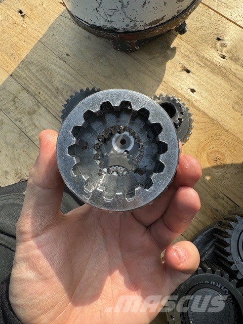 O&K RH 25.5 USED SWING GEARS 傳動裝置