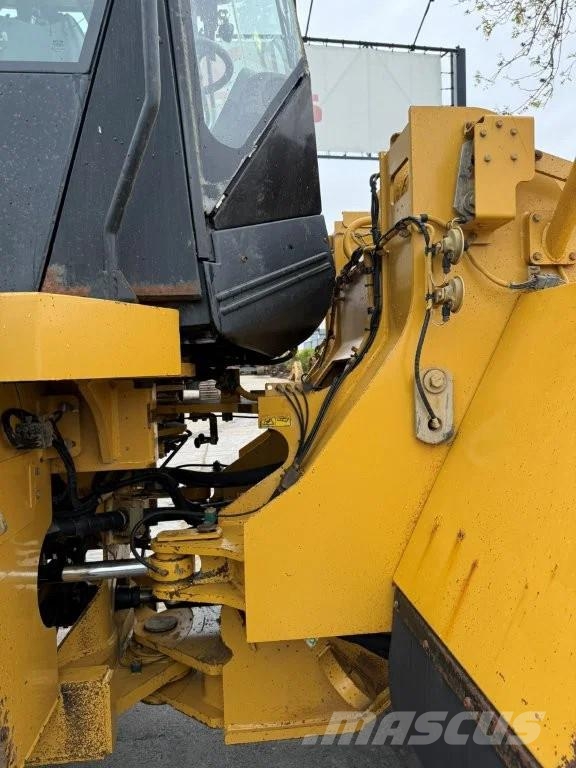CAT 966H Kolesni nakladalci