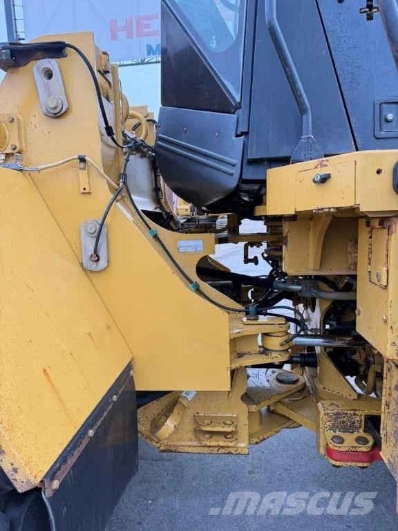 CAT 966H Kolesni nakladalci