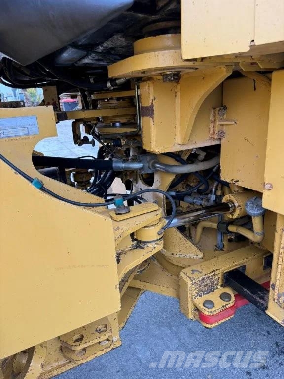 CAT 966H Kolesni nakladalci