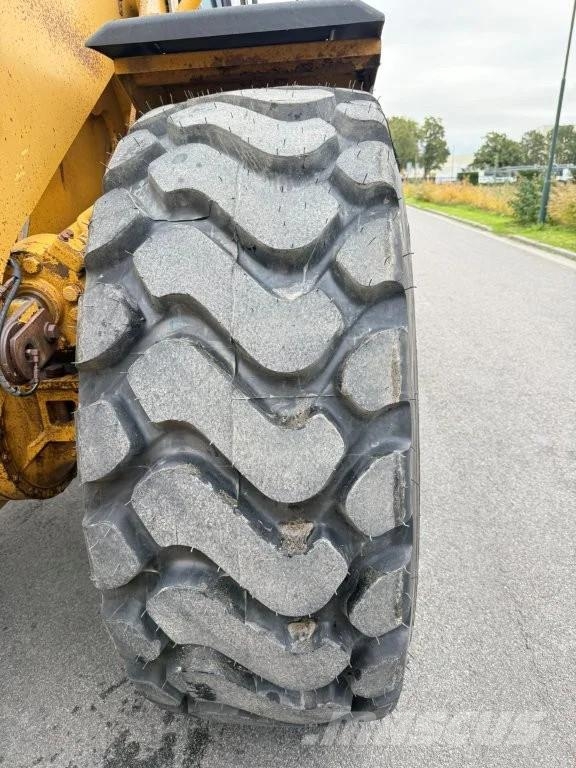 CAT 966H Kolesni nakladalci